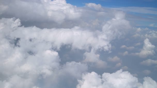 Nuage blanc du passager de la fenêtre de l'avion.