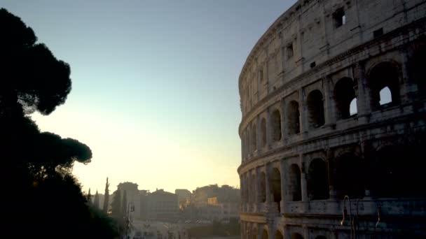 Rom Colosseum och trångt gata i Rom, Italien — Stockvideo