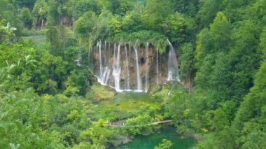 Hırvatistan 'ın Plitvice Göllerinde Şelale.