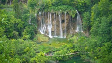Hırvatistan 'ın Plitvice Göllerinde Şelale.