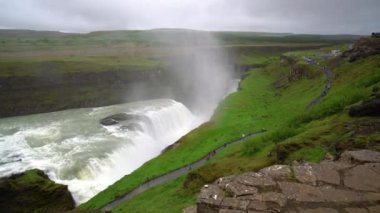 İzlanda 'daki Gullfoss şelalesinin manzarası.
