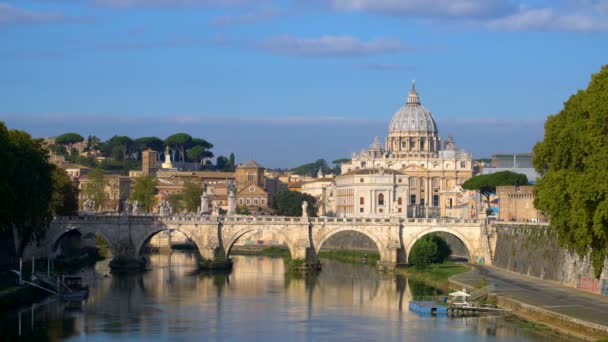 Skyline di Roma con la Basilica Vaticana di San Pietro — Video Stock