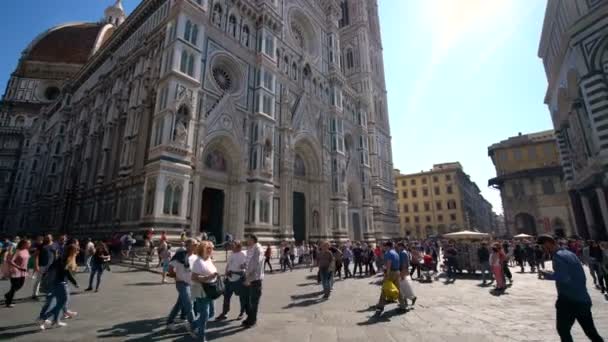 意大利佛罗伦萨大教堂的人们 — 图库视频影像