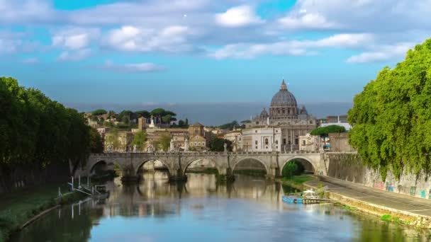 Tijdverloop van Rome Skyline met St Peter Basiliek — Stockvideo