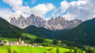Zaman Hızı St Maddalena, Dolomitler İtalya Manzarası
