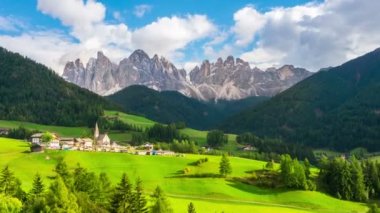 Zaman Hızı St Maddalena, Dolomitler İtalya Manzarası