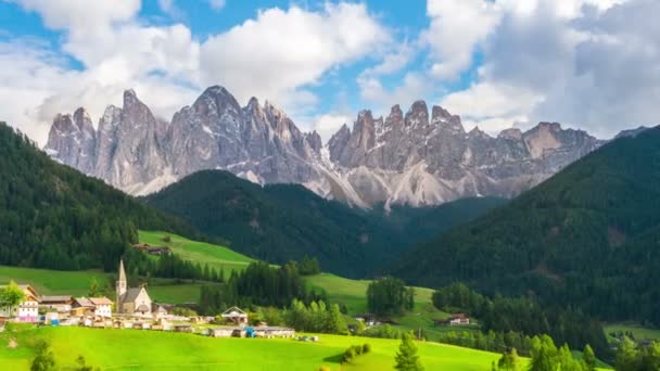 Zeitraffer St. Maddalena, Dolomiten Italien Landschaft — Stockvideo