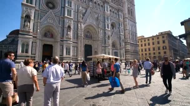 意大利佛罗伦萨大教堂的人们 — 图库视频影像
