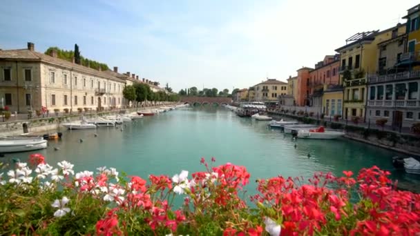 Порт Пескьера-дель-Гарда - город недалеко от Венеции — стоковое видео