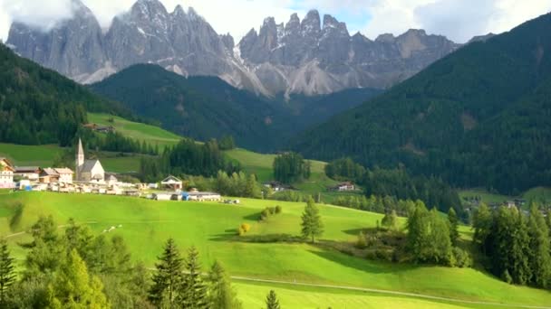 Santa Maddalena - Dolomiten, Italien Landschaft — Stockvideo