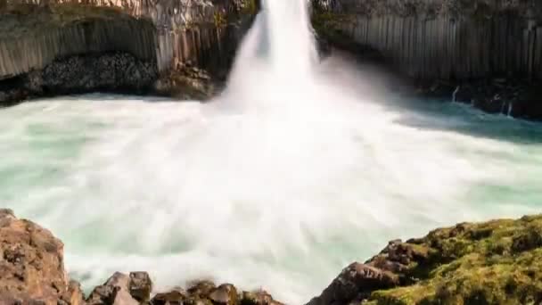 Time lapse beelden van de Aldeyjarfoss Waterval in Noord-IJsland. — Stockvideo