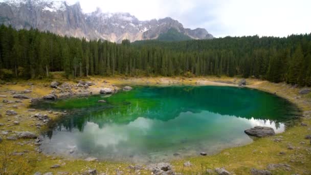 Lago Carezza Dolomitas occidentales Italia — Vídeos de Stock