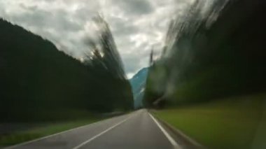 Dolomite 'de Zaman Süratli Sürücü POV İtalya Otoyolu