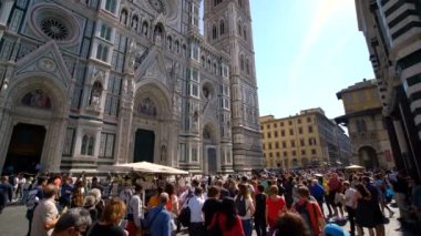 Floransa, İtalya 'daki Floransa katedralindeki insanlar