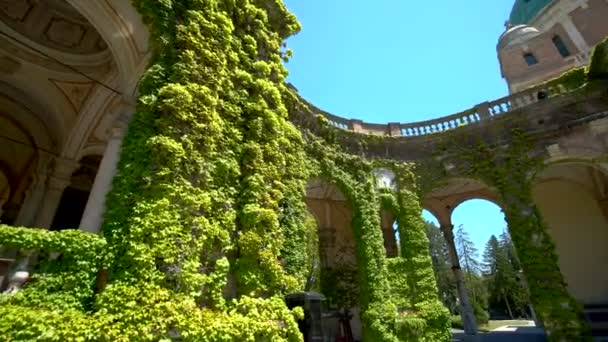 Mirogoj kyrkogård i Zagreb, Kroatien — Stockvideo