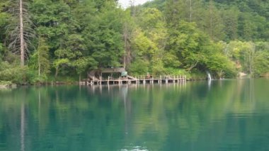 Hırvatistan 'ın Plitvice Göllerinde Tekne Seyahati