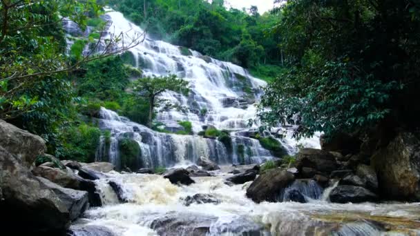 Waterval van Maeya in Chiang Mai, Thailand — Stockvideo