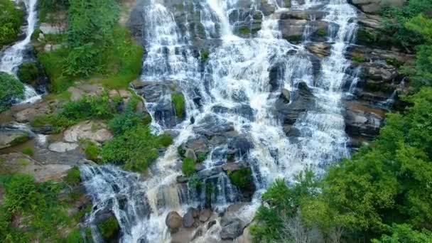 Vista aérea da cachoeira Maeya, Tailândia — Vídeo de Stock