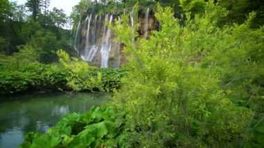 Hırvatistan 'ın Plitvice Göllerinde Şelale.