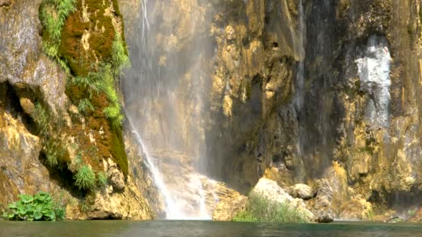 Cachoeira em Plitvice Lakes, Croácia. — Vídeo de Stock