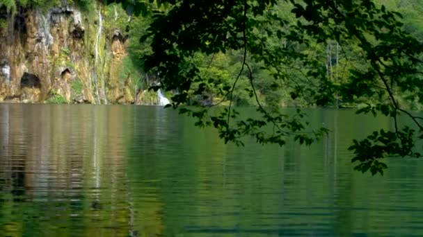 Wasserfall in Plitvicer Seen, Kroatien. — Stockvideo