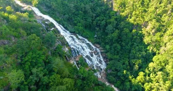 Vista aérea de la cascada de Maeya, Tailandia — Vídeo de stock
