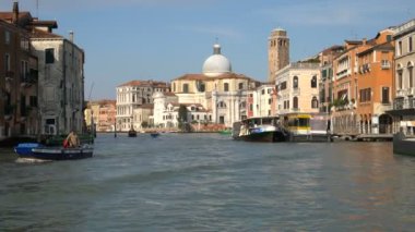 İtalya 'da Venedik Büyük Kanalının İstikrarlı Çekimi