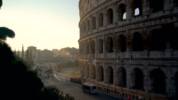 Roma Coliseo y calle abarrotada de Roma, Italia — Vídeos de Stock