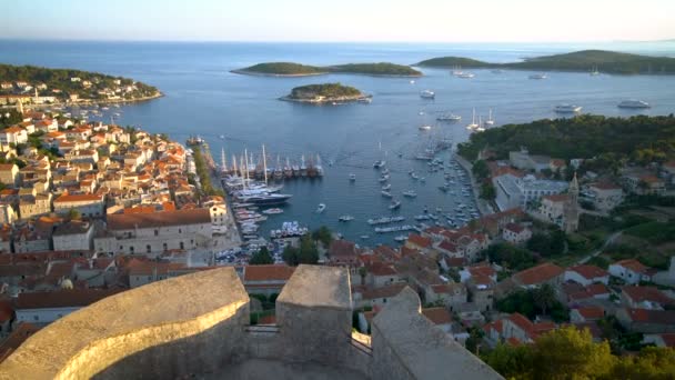 Vista panorámica de la ciudad de Hvar en la isla de Hvar Croacia — Vídeos de Stock