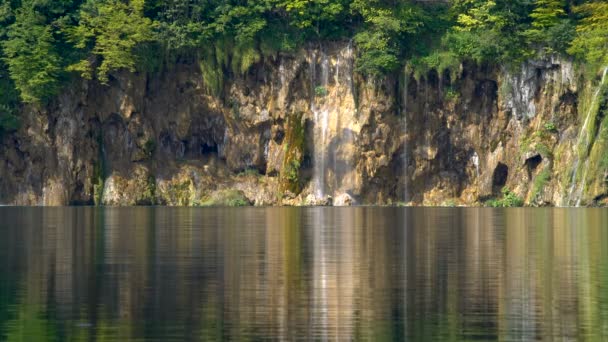 Wasserfall in Plitvicer Seen, Kroatien. — Stockvideo
