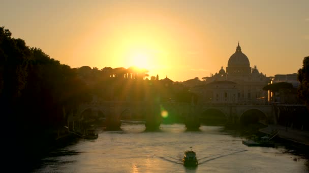 Skyline di Roma con la Basilica Vaticana di San Pietro — Video Stock