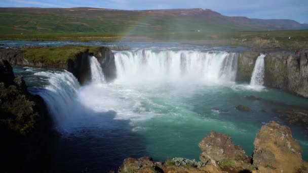 Vodopád Godafoss na severním Islandu. — Stock video