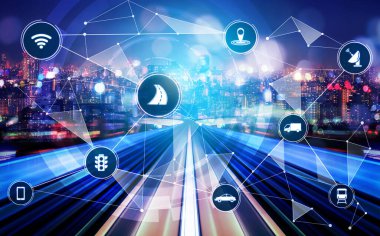 Gelecekteki araba trafiği için akıllı ulaşım teknolojisi kavramı. Sanal akıllı sistem, şehir sokaklarındaki araç verilerini birbirine bağlamak için dijital bilgi analizi yapıyor. Gelecekteki yenilik .