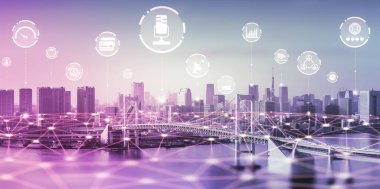 Modern yaratıcı iletişim ve internet ağı akıllı şehirde birleşir. 5G kablosuz dijital bağlantı ve gelecekteki şeylerin interneti kavramı.