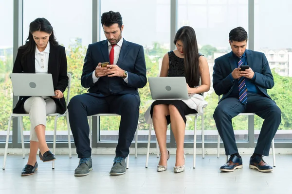 Ricercatori Lavoro Candidati Attesa Colloquio Sulle Sedie Carica Domanda Lavoro — Foto Stock