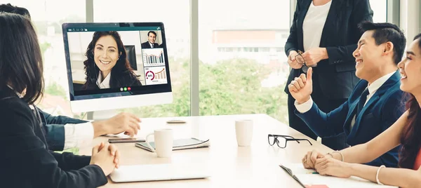 Відеодзвінки Групи Бізнесменів Зустрічаються Віртуальному Робочому Місці Або Віддаленому Офісі — стокове фото