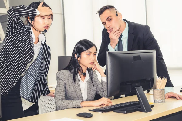 Geschäftsleute Mit Headset Fühlen Sich Büro Unwohl Scheitern Negative Traurigkeit — Stockfoto