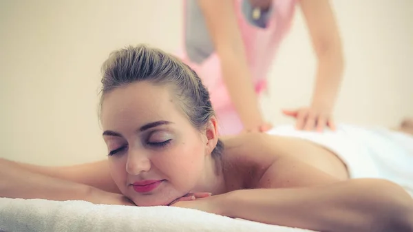 Relaxed Woman Getting Back Massage Luxury Spa Professional Massage Therapist — Stock Photo, Image