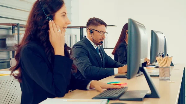 Zakenmensen Met Een Headset Die Kantoor Werken Klanten Collega Afstand — Stockfoto