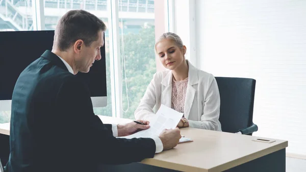 Buscador Empleo Entrevista Trabajo Reunión Con Gerente Entrevistador Oficina Corporativa — Foto de Stock