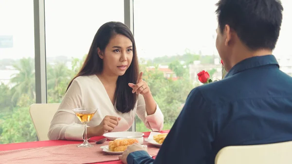 Glückliches Romantisches Paar Beim Mittagessen Restaurant Ehejubiläum Und Lebensstil — Stockfoto