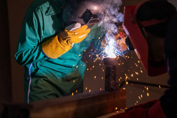 Metalen Lassen Staalfabrieken Met Behulp Van Elektrische Boog Lassen Machine — Stockfoto