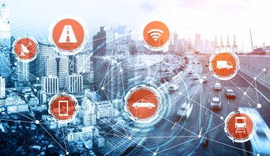 Gelecekteki araba trafiği için akıllı ulaşım teknolojisi kavramı. Sanal akıllı sistem, şehir sokaklarındaki araç verilerini birbirine bağlamak için dijital bilgi analizi yapıyor. Gelecekteki yenilik .