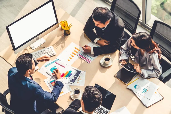 Inteligente Hombre Negocios Mujer Negocios Hablando Discusión Reunión Grupo Mesa —  Fotos de Stock