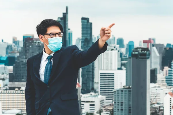 Junge Büroangestellte Mit Gesichtsmaske Unter Quarantäne Gegen Coronavirus Oder Covid — Stockfoto
