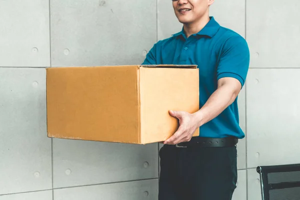 Zusteller Mit Paketkasten Zum Versand Den Kunden Geschäftskonzept Lieferung — Stockfoto