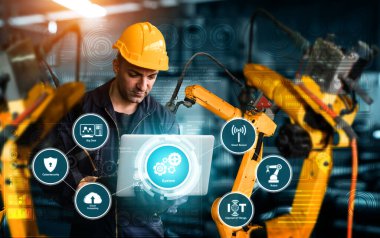 Sanayi 4.0 veya 4. endüstriyel devrimin otomasyon üretim sürecini ve IOT yazılımını gösteren dijital fabrika üretim teknolojisi için akıllı endüstriyel silahlar. .