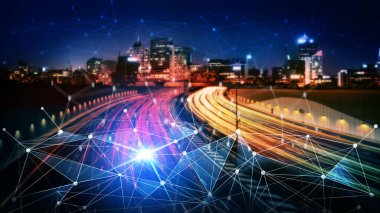 Gelecekteki araba trafiği için akıllı ulaşım teknolojisi kavramı. Sanal akıllı sistem, şehir sokaklarındaki araç verilerini birbirine bağlamak için dijital bilgi analizi yapıyor. Gelecekteki yenilik .