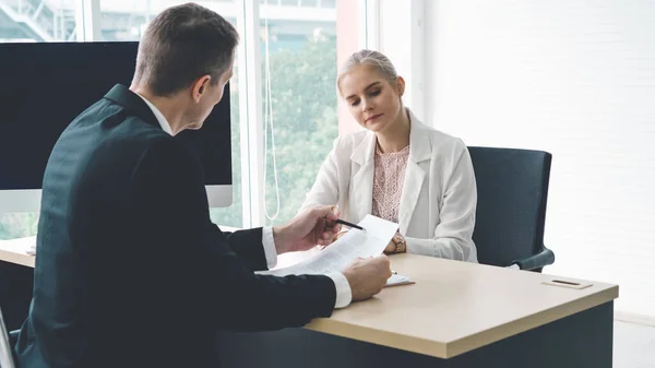 Buscador Empleo Entrevista Trabajo Reunión Con Gerente Entrevistador Oficina Corporativa — Foto de Stock