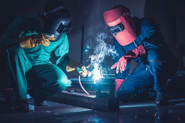 Las Obras Acero Soldadura Del Metal Usando Máquina Eléctrica Soldadura —  Fotos de Stock